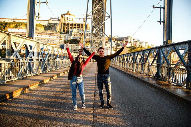 Photoshoot in Porto for Couples - Meeting Point and Ending Location in Cais de Gaia