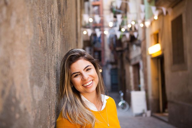 Photoshoot tour in Barcelona Secret Corners - Exploring Plaça dIsidre Nonell and Hidden Corners