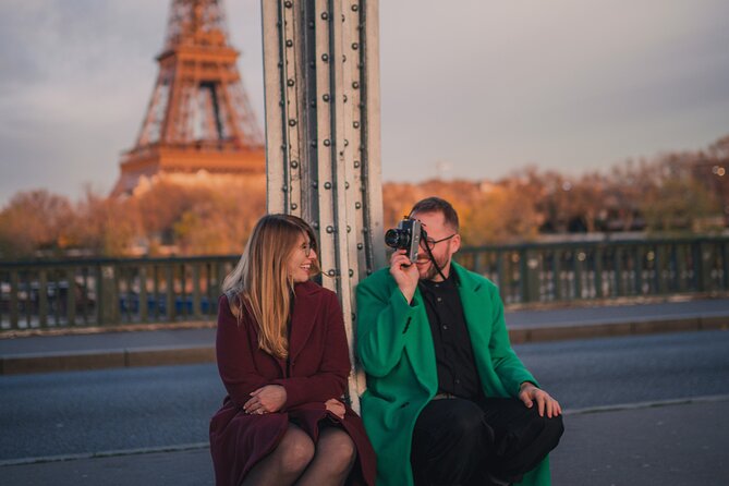 Photoshoot with a Pro Photographer in Paris - The Guide: Professional and Reassuring