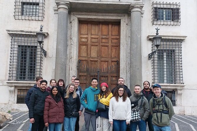 Piazza del Popolo and Historical Sights Walking Tour in Rome - Strolling Through Palazzo Borghese: A Renaissance Landmark