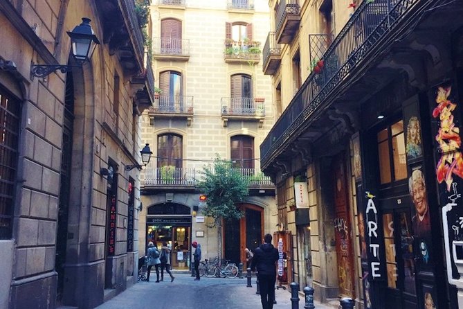 Picasso in Barcelona Max 6 People Walk El Born and Picasso Museum - Walking Through El Born: Picasso’s Neighborhood