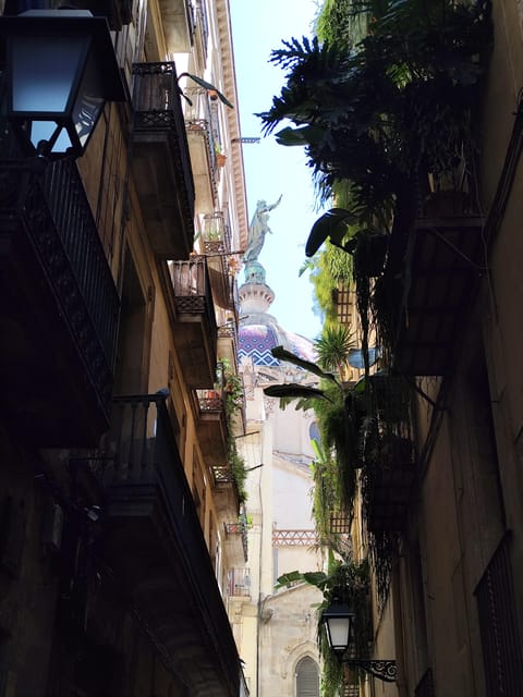 Picasso the life and scandals of a genius walking tour - Starting at the Arc de Triomf in Barcelona’s Old Town