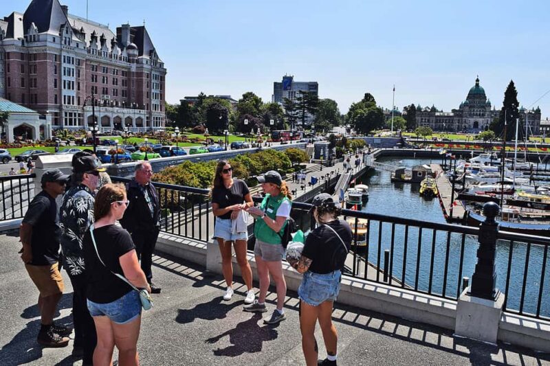 Pickle Pub Crawl: Ferry Rides and Appetizers - Engaging and Knowledgeable Guides Leading the Way