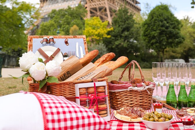 Picnic like a parisian - Picnic like a Parisian: The Authentic Experience at the Eiffel Tower
