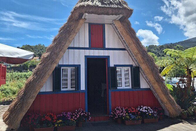 Pico do Areeiro to Pico Ruivo PR1 Private Hike - The Expertise and Approach of the Guide