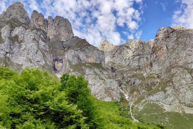 Picos de Europa and Potes Guided Tour from Santander-small groups - Guide Expertise and Tour Atmosphere