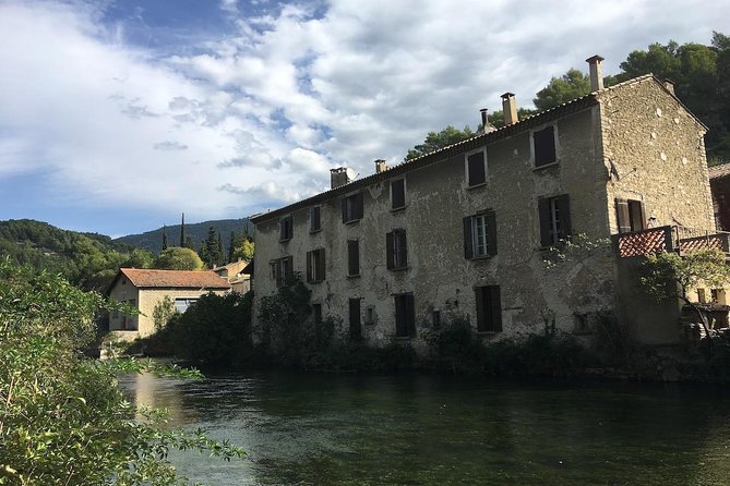Picturesque Luberon - From AIX-EN-PROVENCE - Highlights of the Luberon Villages and Landmarks