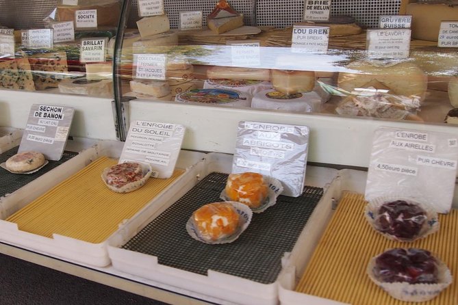 Picturesque Luberon - From AIX-EN-PROVENCE - Guide Expertise and Guest Interaction