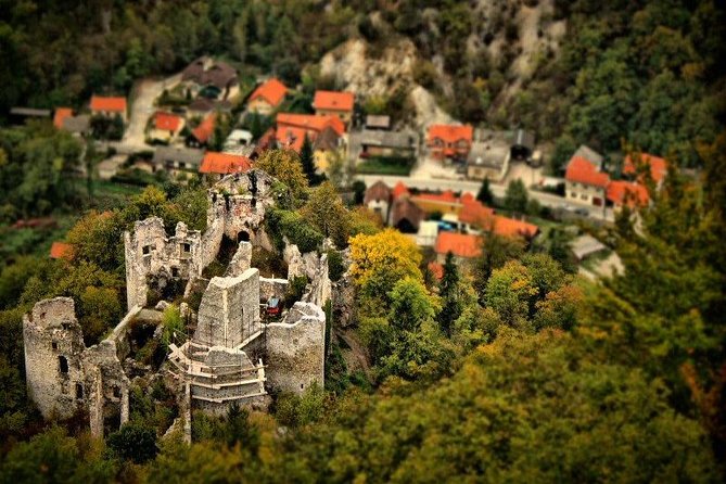 Picturesque Samobor & Samobor Castle Half-day Tour - Quality of the Guide and Local Insights