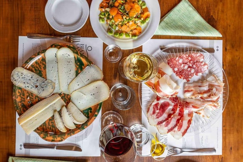 Pienza: guided tasting of Orcia DOC wine and organic EVO oil - The Value of a Short, Focused Tasting