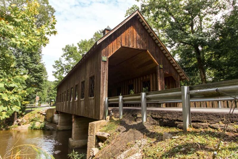 Pigeon Forge: Cade's Cove Culture and History Driving Tour - The Role of the Local Guides and Their Storytelling