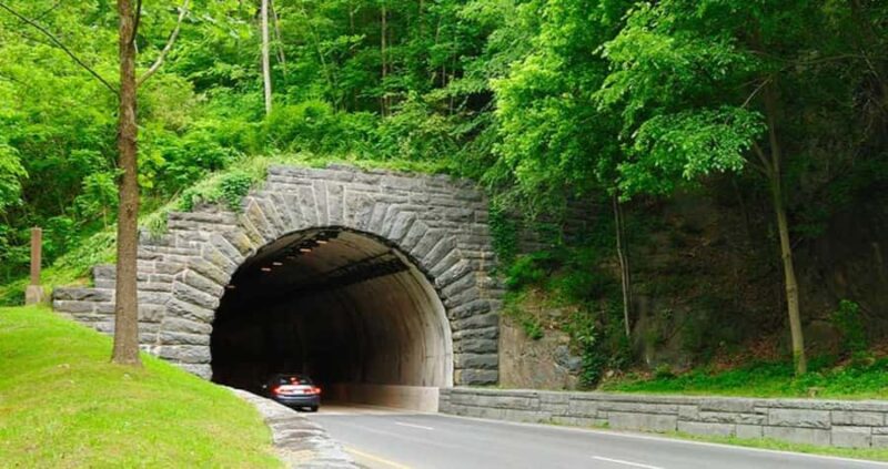 Pigeon Forge: Newfound Gap and Smoky Mountains Jeep Tour - Reaching the Nearly Mile-High Newfound Gap