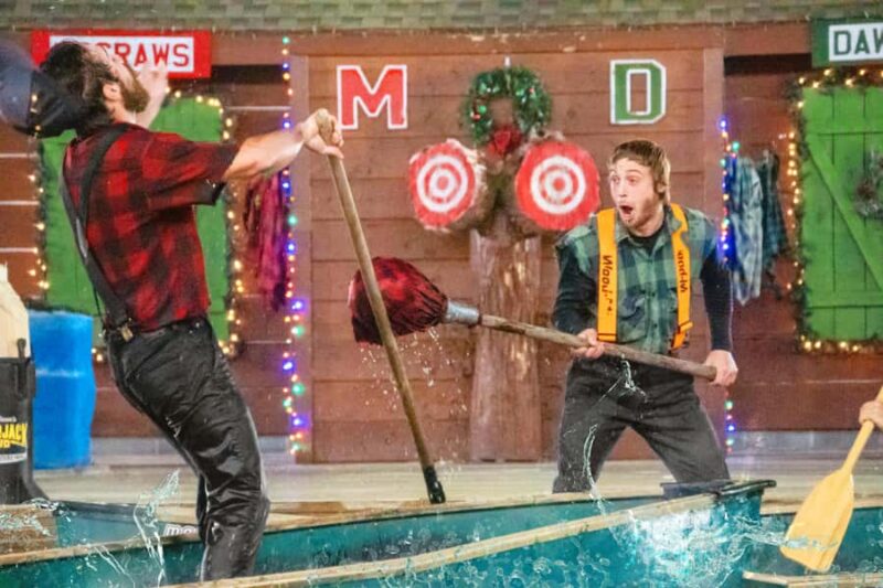 Pigeon Forge: Paula Deen's Lumberjack Christmas Supper Show - Comedy Skits and Holiday Songs