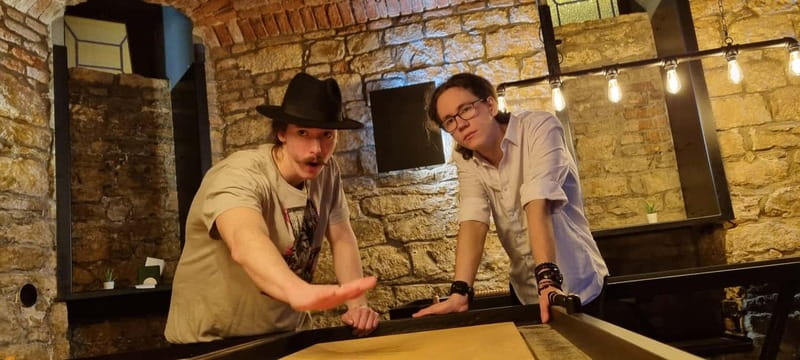 Ping pong or shuffleboard for up to 6 players - Accessibility and Language