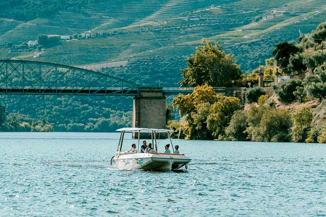 Pinhão Boat, lunch&wine tour - Discover the Scenic Douro River by Boat