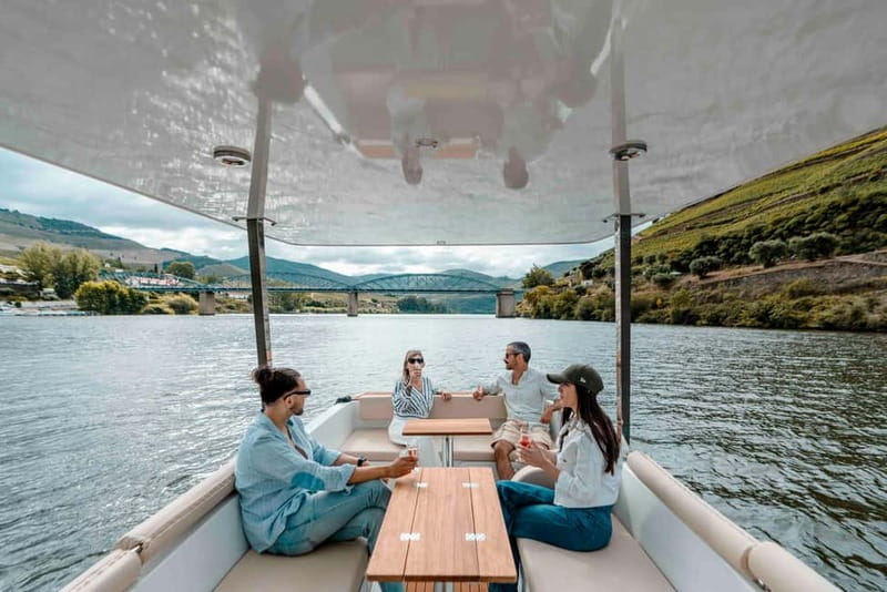 Pinhão: Douro River Solar Boat Tour with Wine Tasting - The Role of Guides and Their Local Knowledge