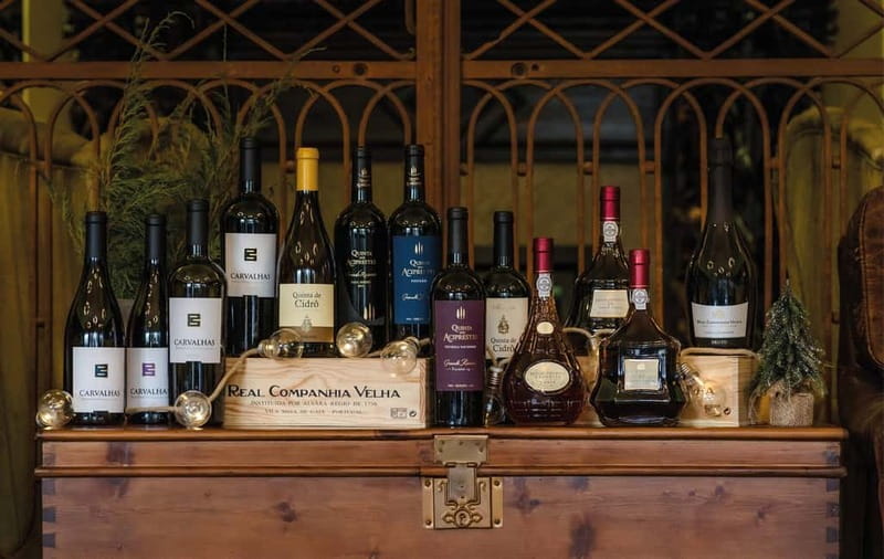 Pinhão: Rabelo Boat Cruise with a Port Tasting at a Winery - Visiting the Historic Quinta das Carvalhas Winery