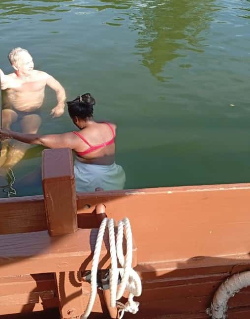 Pinhão: River Cruise with Sparkling Wine and Stop for Swim - What the Boat and Landscape Offer Visually