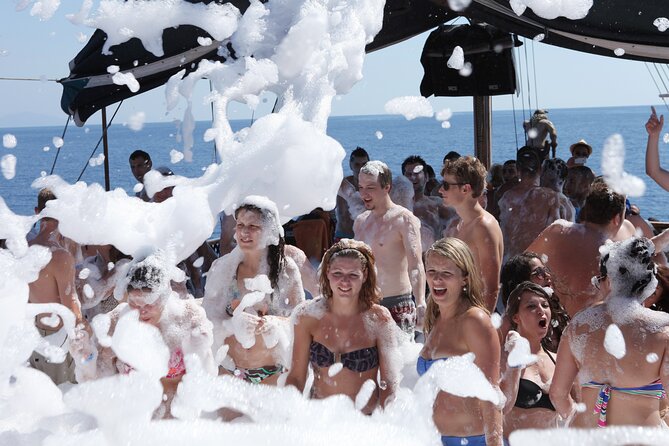 Pirate Boat Trip from Bodrum Incl. Lunch and Drinks - Crowd Levels and Group Dynamics