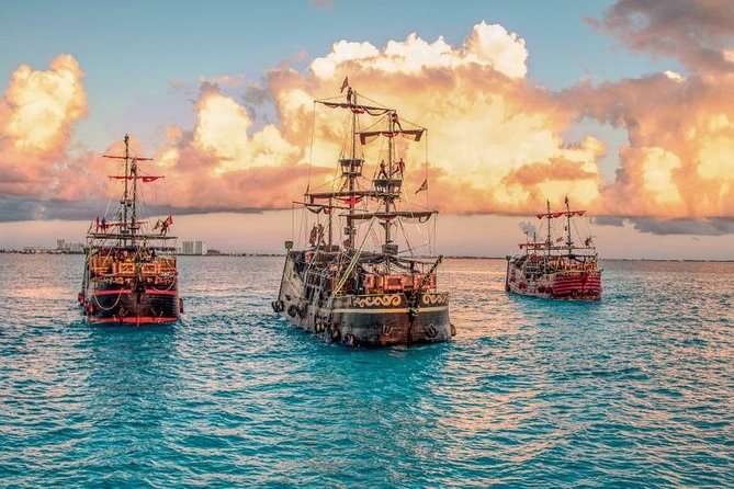 Pirate Galleon in Cancún 2X1 - Pirate Show & Dinner with Open Bar - Open Bar and Drinks: Keeping the Spirit High