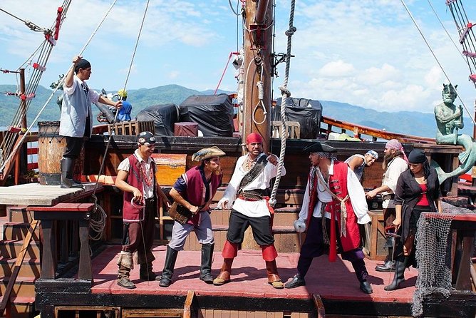 Pirate Ship by Day - Organizational Aspects and Realities