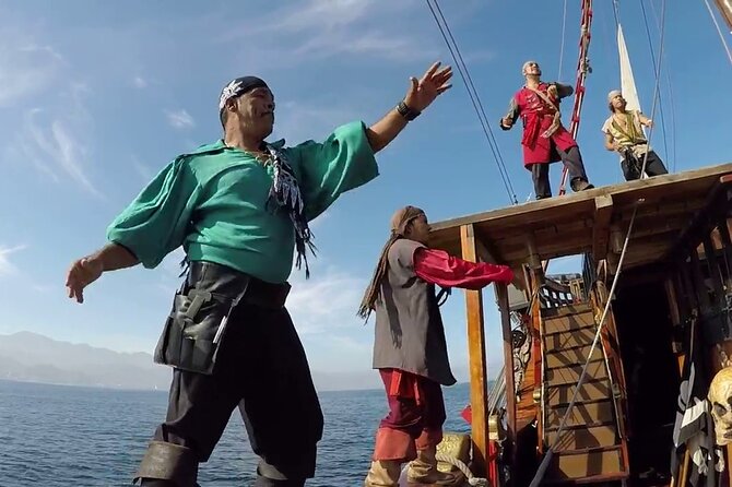 Pirate Ship Tour by day or night! Meals and Drinks included! - Group Size and Accessibility
