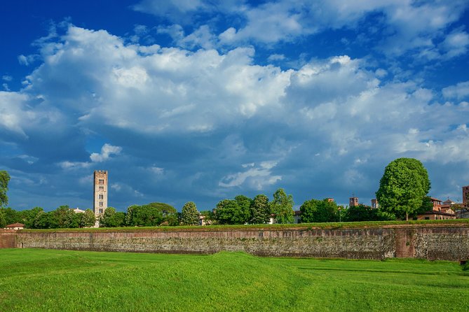 Pisa and Lucca Shore Excursion from La Spezia Port - Strolling Through Lucca’s Historic Squares and Streets