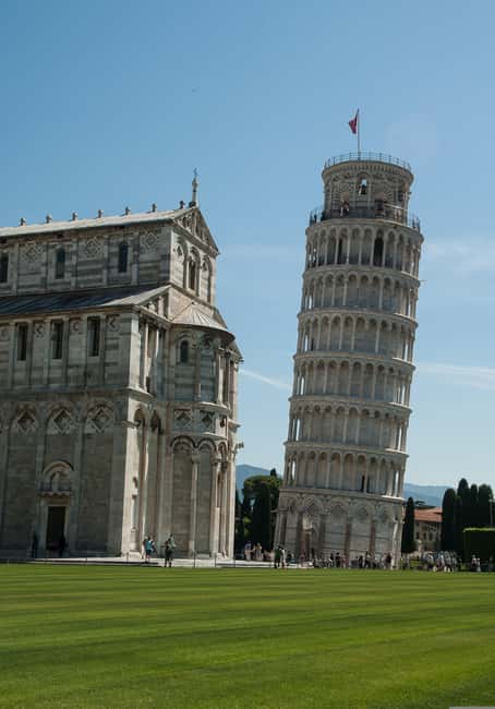 Pisa city tour in Portuguese - Explore Pisas Main Landmarks with a Portuguese-speaking Guide
