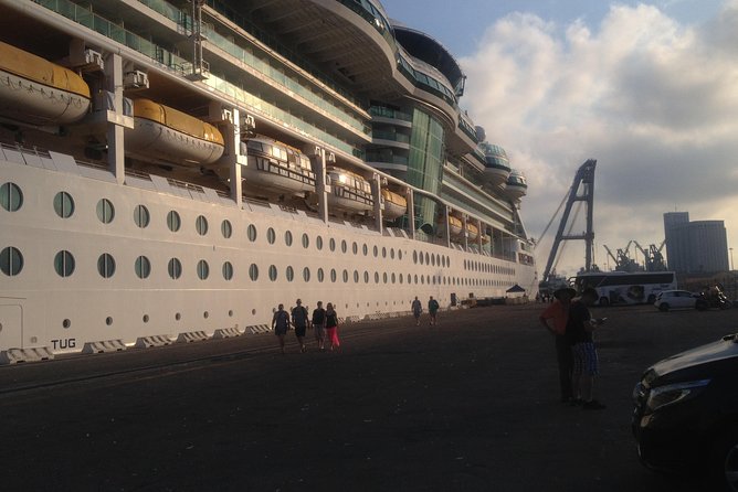 Pisa & Florence highlights shore excursion from Livorno port - Crossing the Iconic Ponte Vecchio Bridge