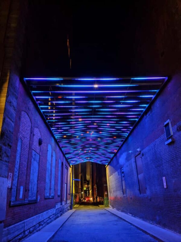 Pittsburgh: Downtown Holiday Lights Walking Tour - Unique Architectural and Historical Insights