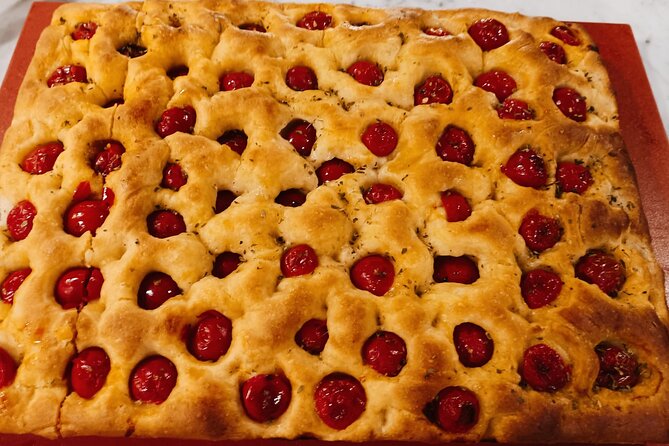 Pizza Cooking Class with Tiramisù and Wine Tasting in Milan - The Atmosphere and Group Dynamics