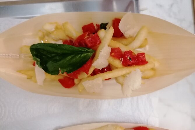 Pizza e Tiramisù class with local mum in Positano - Logistics and Group Size: Intimate and Personal