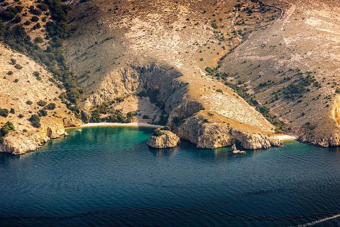 Plavnik island & Wild bays full-day boat trip with capt. Bobo - Discover the Unique Charm of the Plavnik island & Wild bays Trip