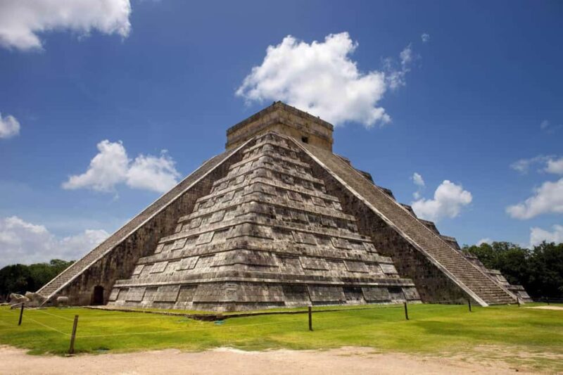 Playa del Carmen: Chichen Itza Early Tour with Hotel Pick-up - Lunch Break with Regional Buffet