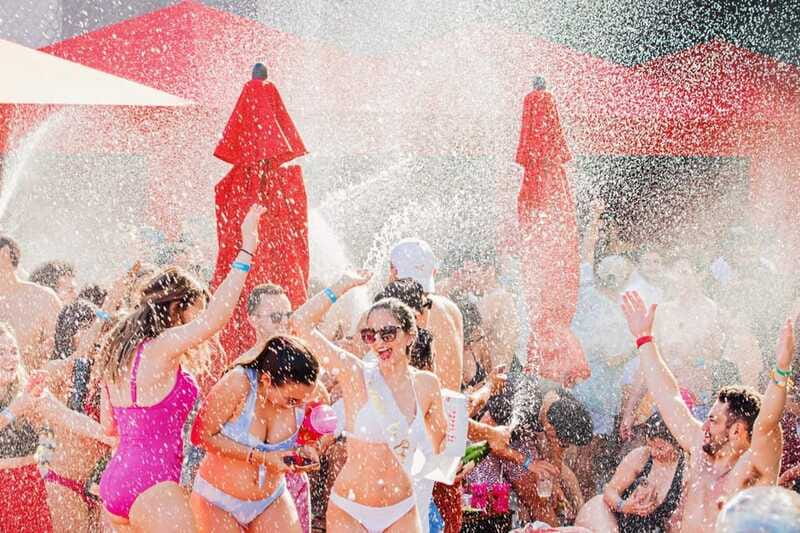 Playa del Carmen: Entrance to Coralina Beach Club + Food & Beverages - Amenities and Facilities: Towels, Service, and Comfort