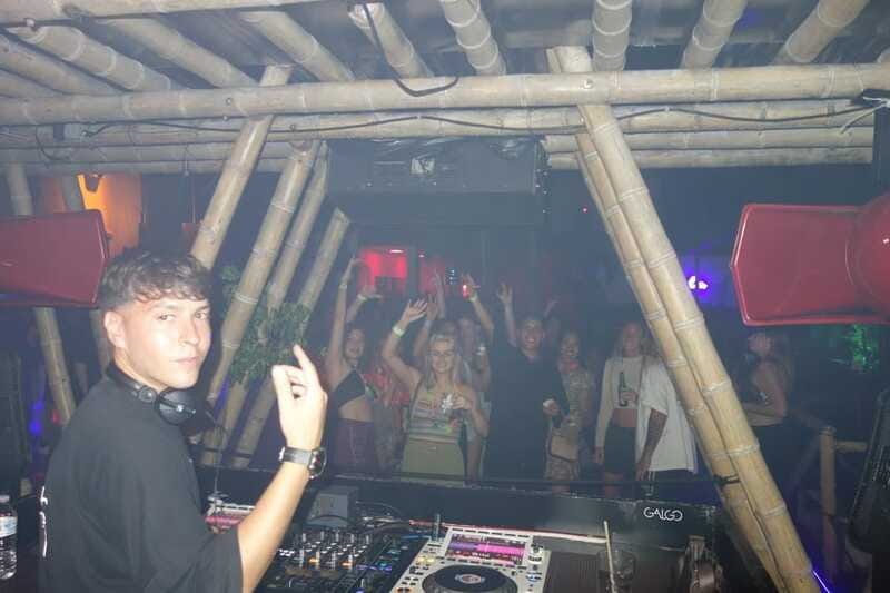 Playa del Carmen: Social Pubcrawl, meet fellow travelers - The Return to Dick and Willy’s Daiquiri Bar