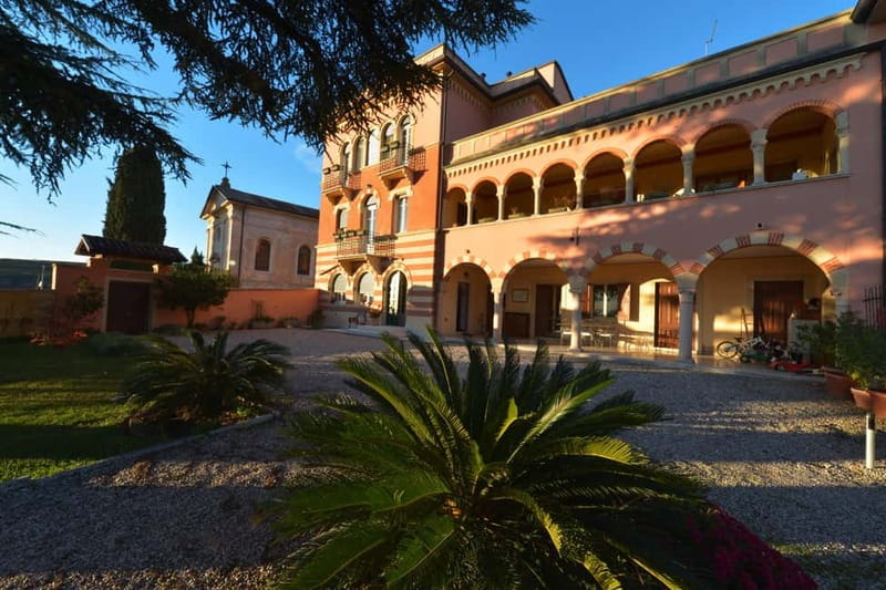 Playing with wine - Comparing Similar Experiences in the Region