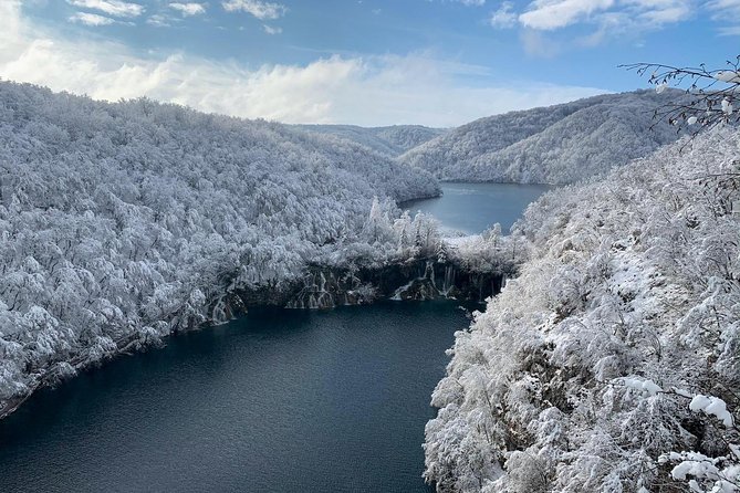 Plitvice Lakes 3,5h tour with panoramic boat ride - Highlights of the Guided Experience and Legends