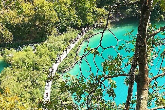 Plitvice Lakes Day Tour from Zadar, Simple and Safe - The Park’s Highlights: Lakes, Waterfalls, and Boat Rides