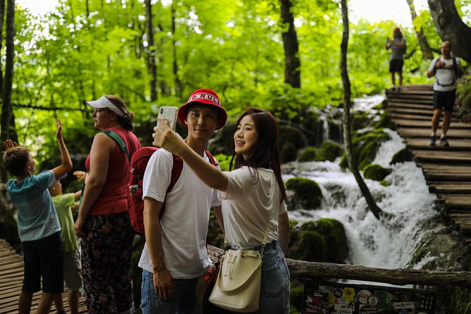 Plitvice Lakes N.P. Bus Tour from Zadar with Skip-the-Line - Skip-the-Line Access and Guided Experience