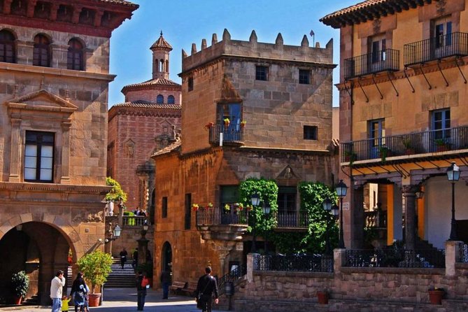 Poble Espanyol Private Tour in Barcelona with Pick up and Drop off - Exploring Poble Espanyol’s Architectural Replicas