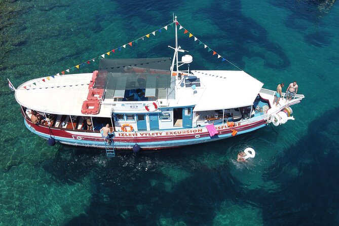 Podstrana and Jesenice, Boat trip to Bra and olta with lunch - Scenic Sailing and Welcome Traditions