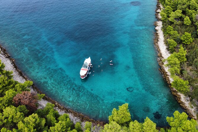 Podstrana and Jesenice, Boat trip to Bra and olta with lunch - Exploring Shipwreck of Kontesa on Necujam Bay