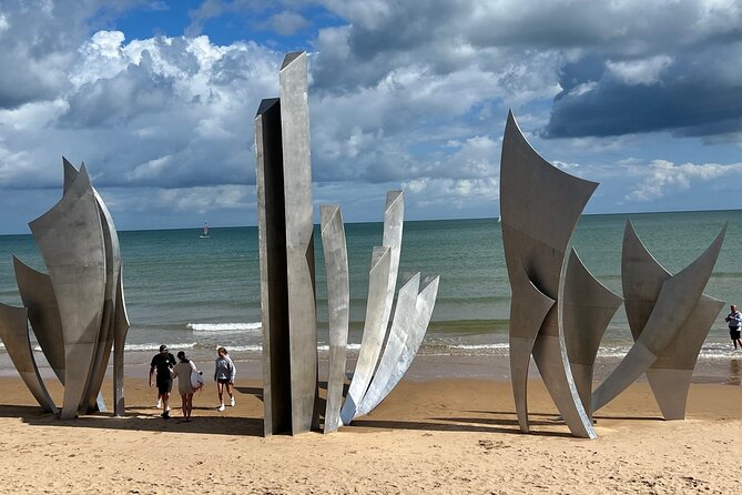 Pointe du Hoc, Omaha beach from Paris aboard a van (Private Tour) - Omaha Beach: Landings and Memorials