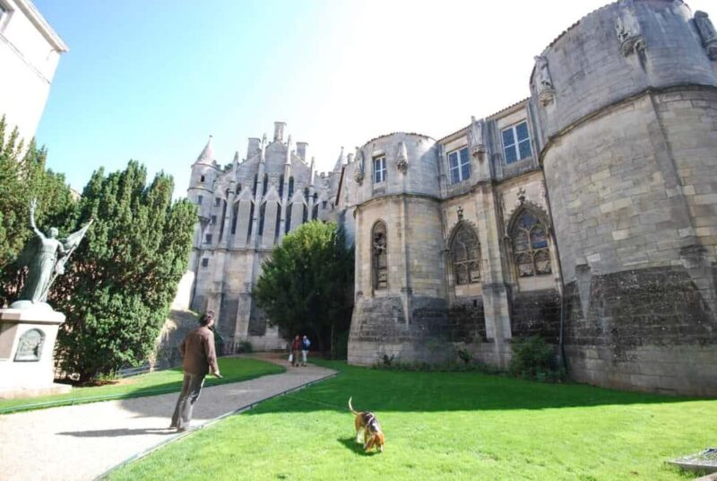 Poitiers: Eleanor of Aquitaine Walking Tour - Starting at Château dEau: The Meeting Point