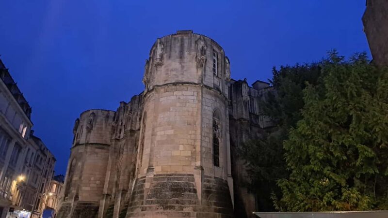 Poitiers: Epic Nighttime Torchlight Tour - Discovering Poitiers from Notre Dame-la-Grande