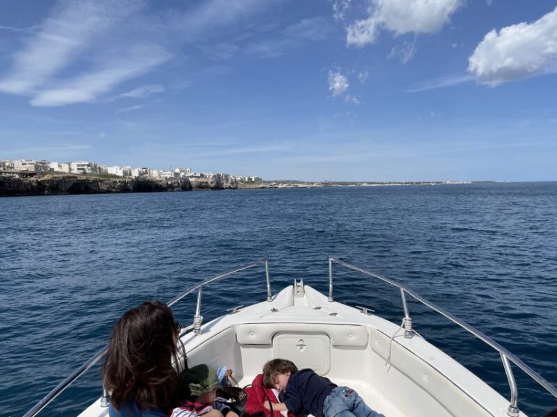 Polignano a Mare: Speedboat Cruise to Caves with Aperitif - Practical Details: Meeting Point and Group Sizes