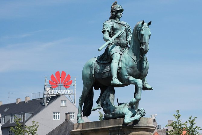 Politically Incorrect Private Hidden Gems Walking Tour - Logistics: Meeting Points and Group Experience