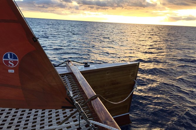 Polynesian Canoe Sunset Sail - Food and Refreshments: Tasting Hawaiian Flavors at Sunset