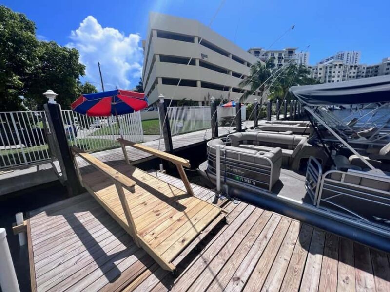Pompano Beach: Pontoon Boat Rental - No Food or Guided Tours Included